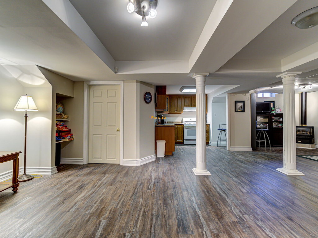 Venture Real Estate Corp. Brokerage 355 Landsbridge Street, Bolton